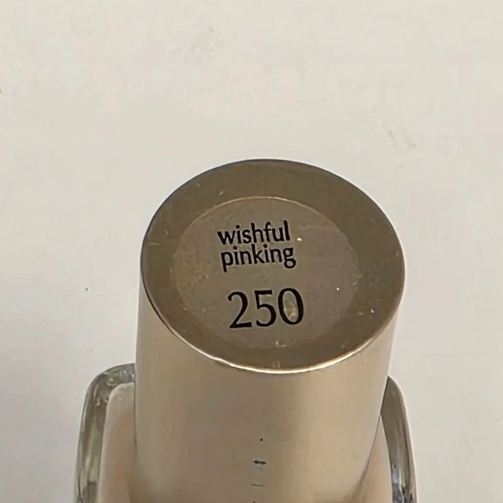 L'Oreal Paris Colour Riche Nail Color 250 Wishful Pinking Pale Pink 0.39oz